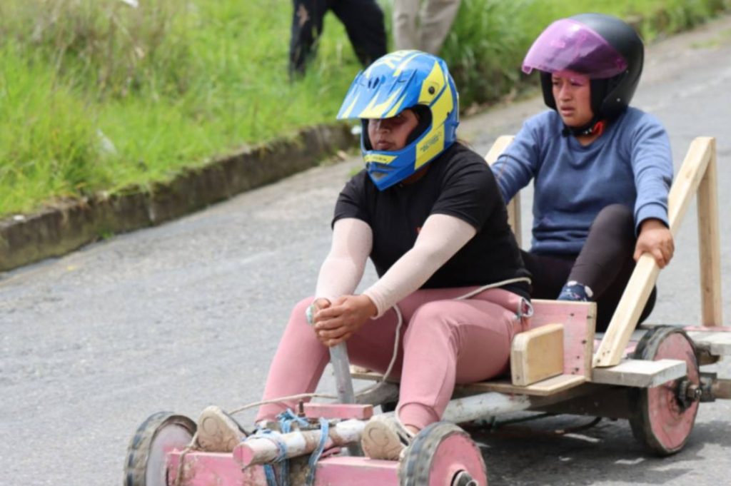 La competencia de carros de madera fue un atractivo que gustó a muchos.