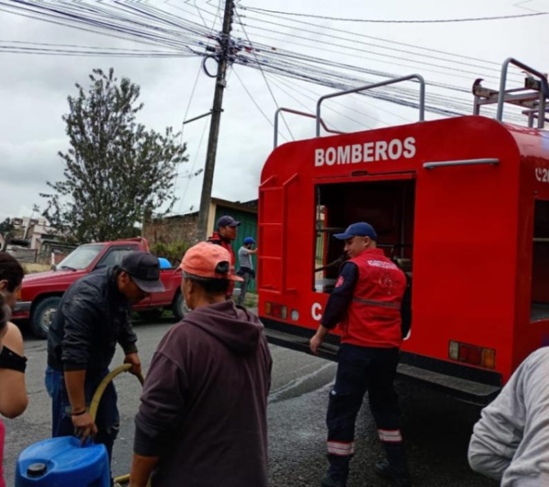 En los últimos días, la ciudad ha sufrido cortes de agua de hasta dos semanas. También se ha criticado la desorganización en la distribución por medio de tanqueros.