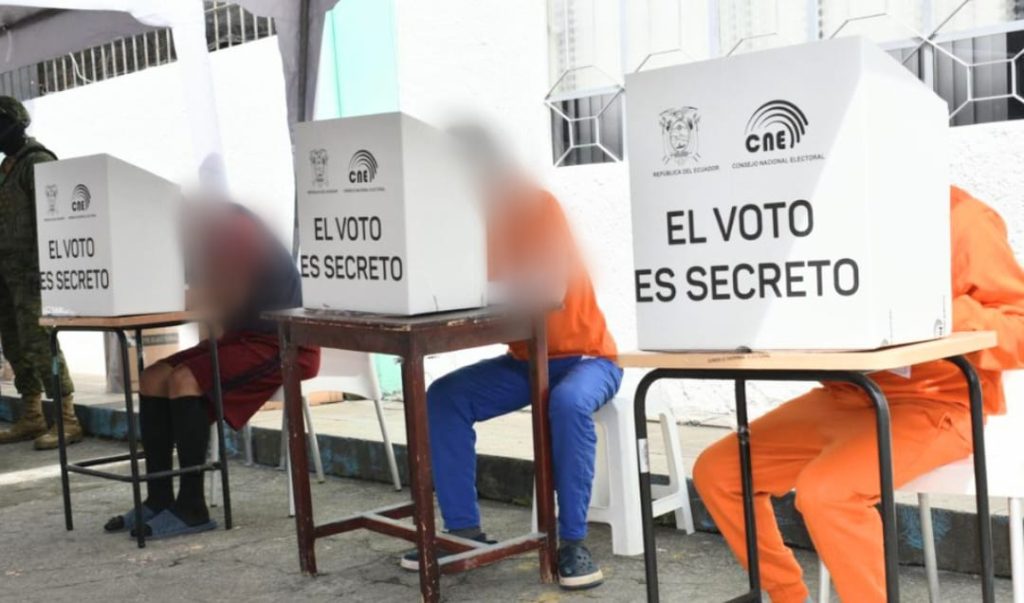 El jueves 10 de abril de 2025 los privados de la libertad ejercen su derecho al voto.
