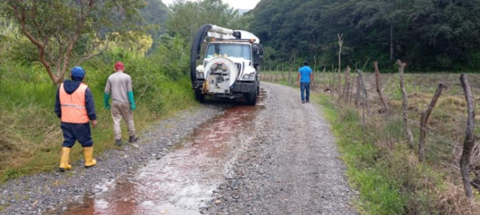 Personal del Municipio, en días anteriores, estuvo en el barrio, pero no dio solución alguna a la problemática.