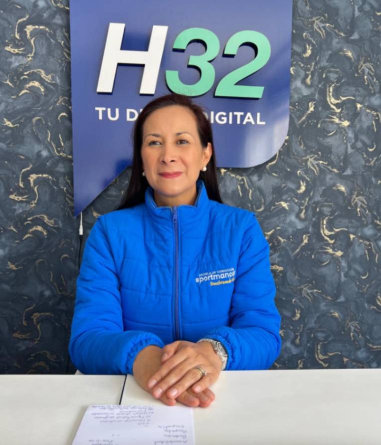 Lizbeth Mejía, directora de la Escuela de Conducción Sportmancar, de la ciudad de Loja.