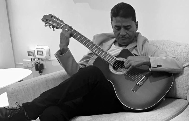 Renato es un artista y comunicador lojano.