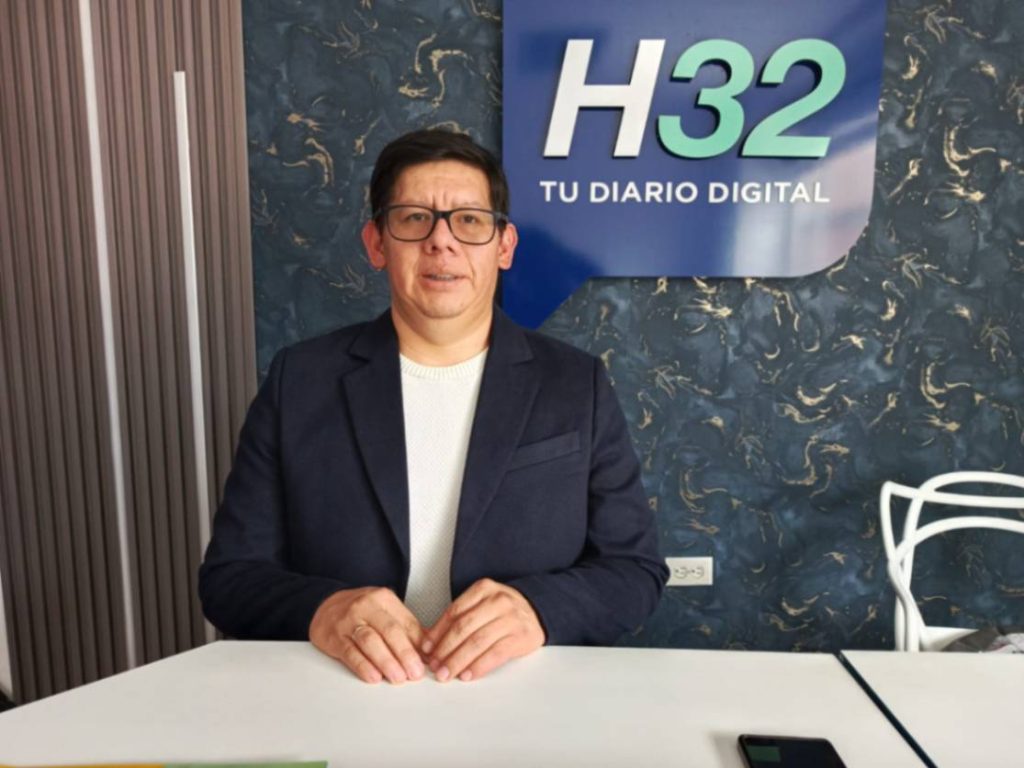 Luis Cuenca Macas, docente de la carrera de Pedagogía de las Matemáticas y la Física de la UTPL.