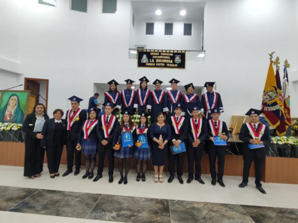 El acto solemne se desarrolló en el teatro de la UEF.