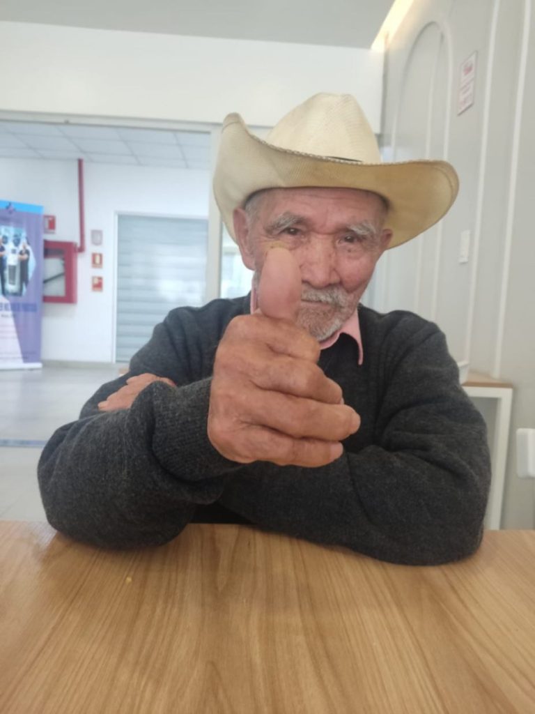 Ángel Benigno cumplirá el próximo 29 de noviembre de 2025 99 años de edad.