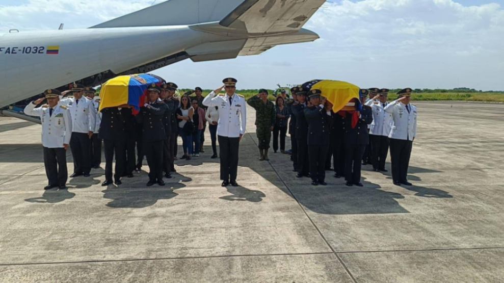 Los cuerpos de Georvi David Vega Jiménez y Víctor Adrián Vera Minga fueron recibidos con honores, ayer, en Machala.