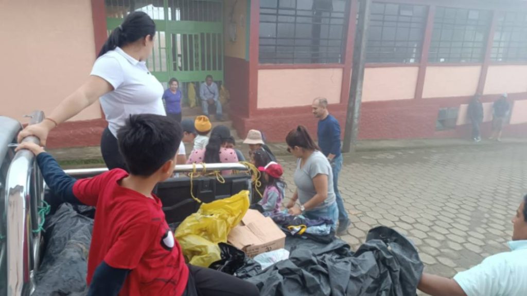 Los kits llegan a los diversos damnificados por las fuertes lluvias.