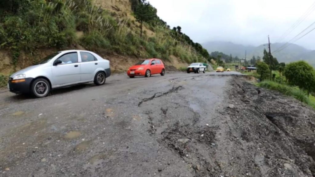 La carretera se constituye en una arteria importante y, por tanto, su tráfico es considerable.