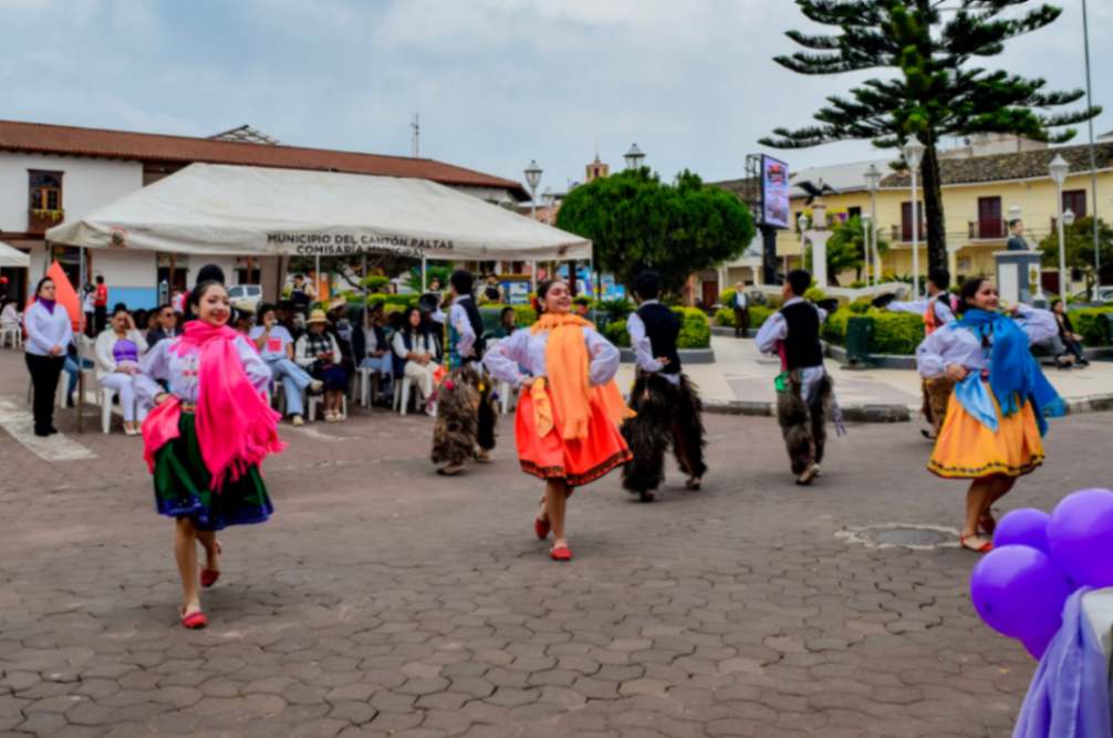 El cantón Paltas pertenece a la provincia de Loja.