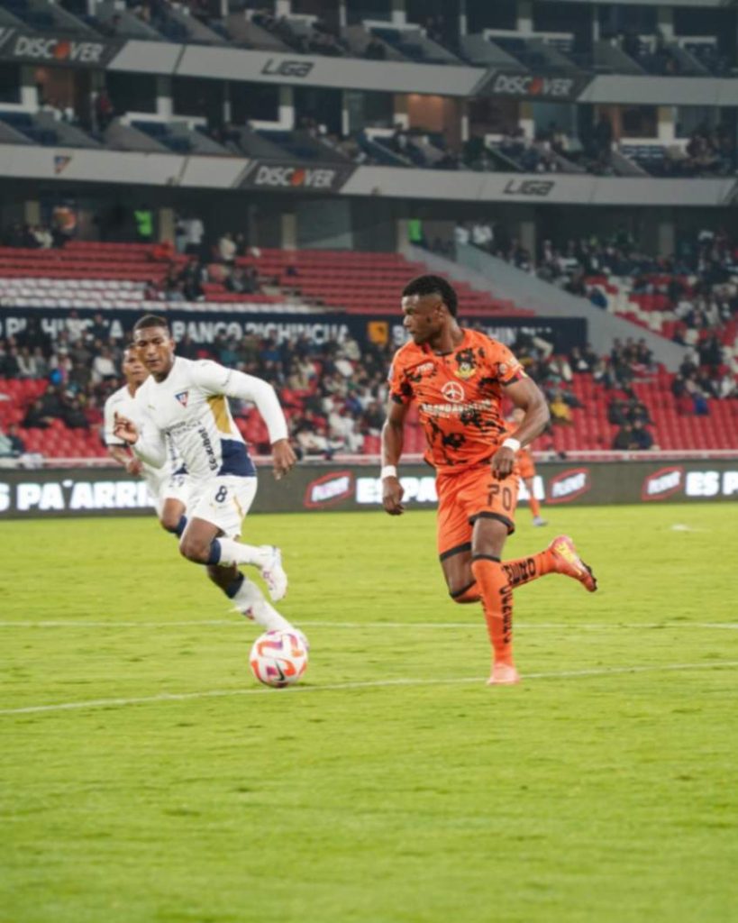 El equipo lojano jugó con la intención de traerse un buen resultado.