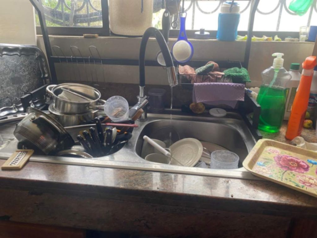 En los hogares, las tareas de aseo se dificultan por el nulo servicio de agua potable.