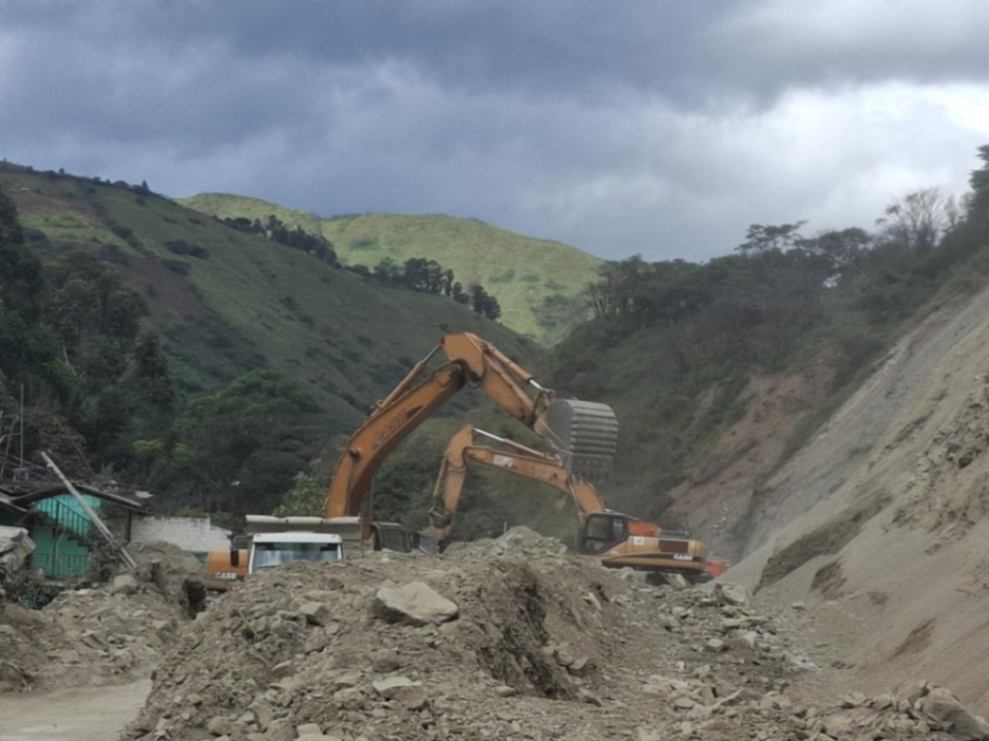La maquinaria continúa trabajando.