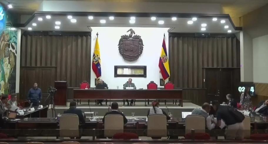 La sesión se cumplió en el Salón del Cabildo.