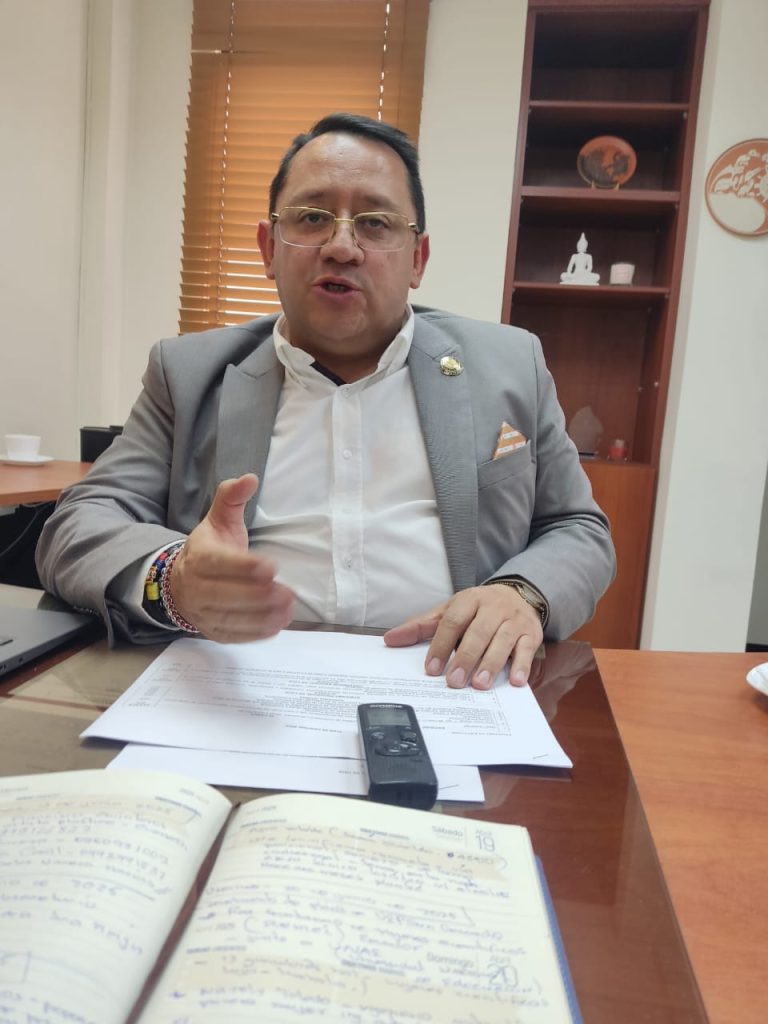 El contralor General, Xavier Mauricio Torres, informa que tres auditores vienen de Quito y que, si falta más personal, se asignará.