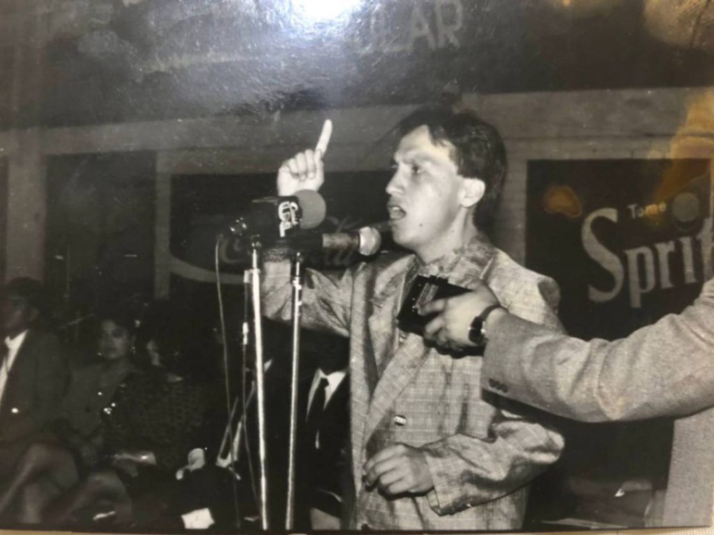 César Augusto Castro como presidente de la FEUE UNL.