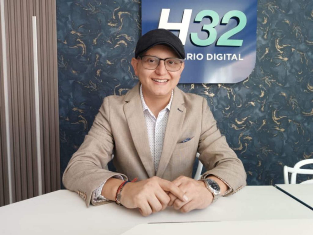 Lenin Paladines actualmente es director del programa de Maestría en Educación, mención en Enseñanza de la Lengua y la Literatura de la UNL.