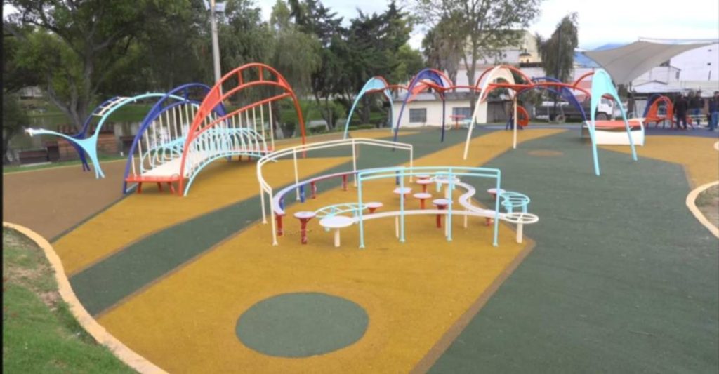 Los trabajos se están realizando en el parque del barrio Daniel Álvarez Burneo.