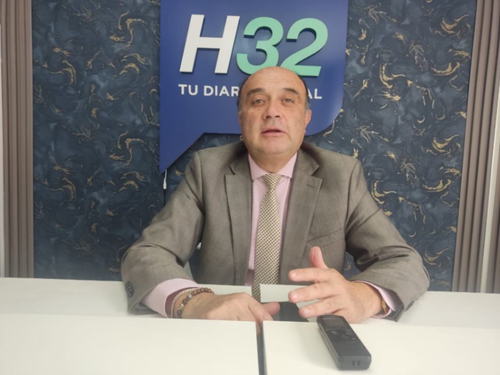 Marcelo Mogrovejo León, director de la maestría, manifiesta que el alumno demuestra en la sociedad lo aprendido en el aula.