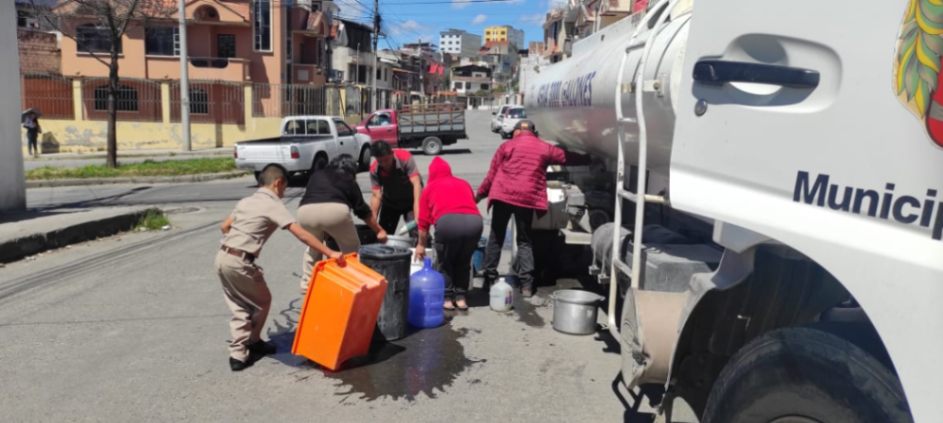 La ciudadanía se viene abasteciendo mediante la modalidad de tanqueros.