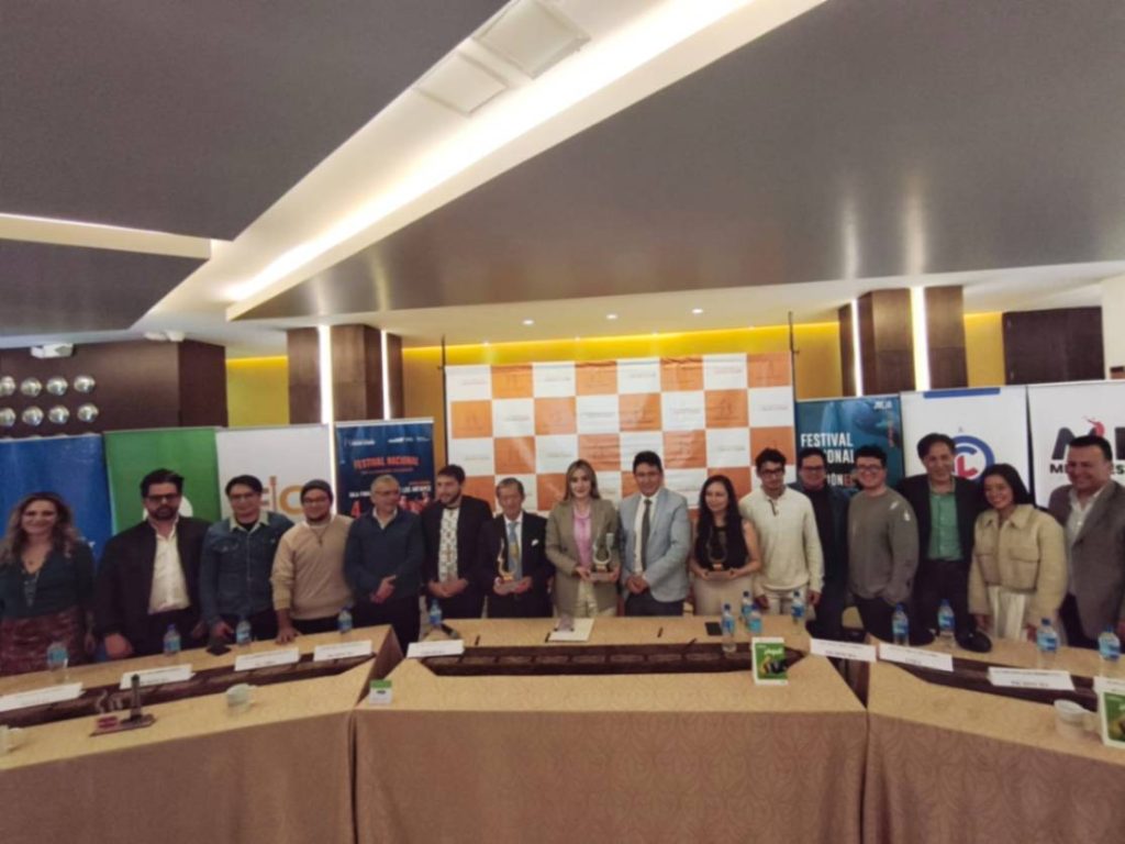 Durante el evento se anunciaron los finalistas y se presentó oficialmente la estatuilla del certamen.