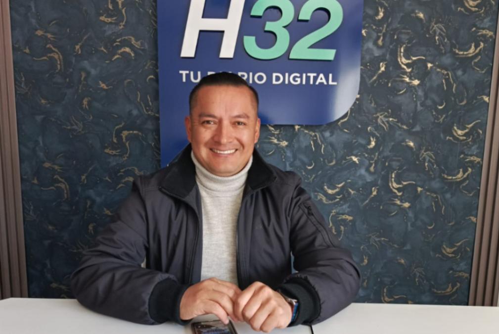 William Contento Tenesaca, director de la Fundación, subraya que este espacio busca difundir y promover el aprendizaje de la danza folclórica.