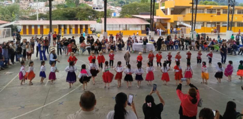 El evento se cumplió en las instalaciones del plantel, ubicado en el norte de la ciudad de Loja.