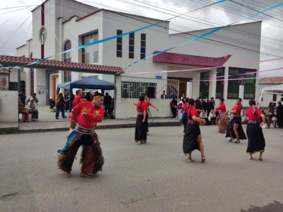 Una comida típica y presentaciones de danzas y artistas hubo este domingo, 13 de julio, en la parroquia.