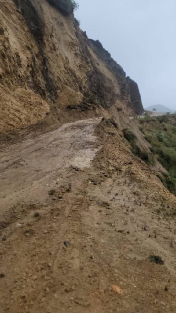 El estado invernal se ensaña contra los habitantes de los barrios santiaguenses.