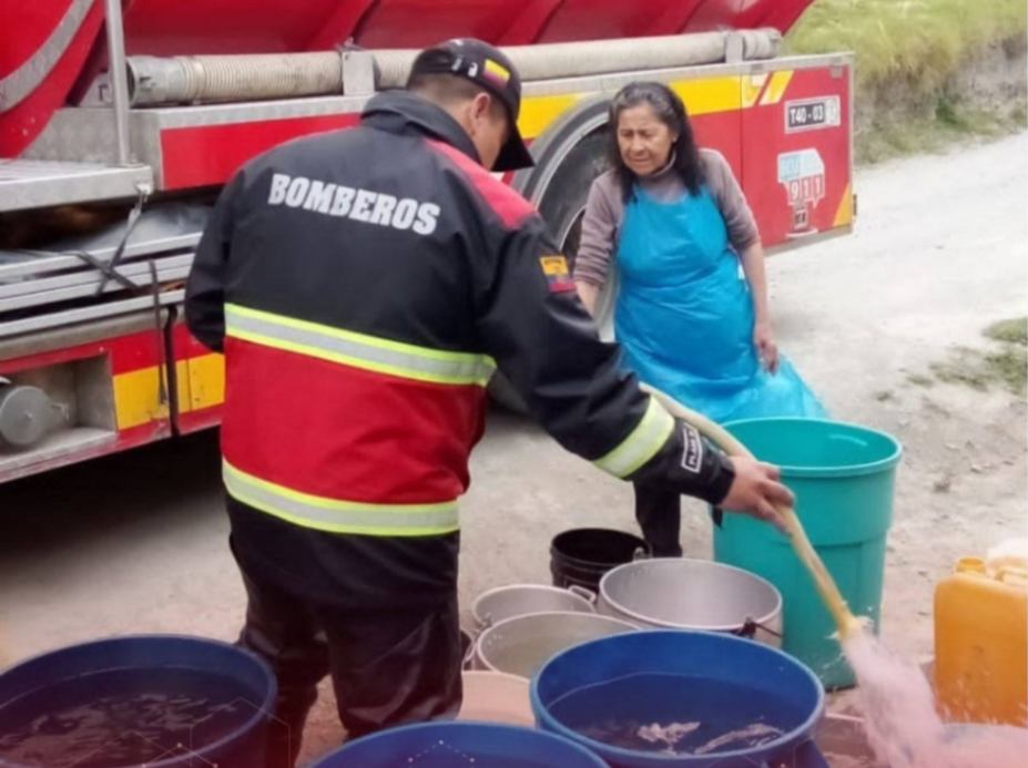 La ciudadanía viene recibiendo el agua a través de tanqueros, lo cual tampoco convence a los barrios.