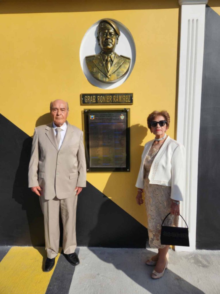 Raúl Ramírez y Berta Sandoya estuvieron presentes en el homenaje a su hijo.