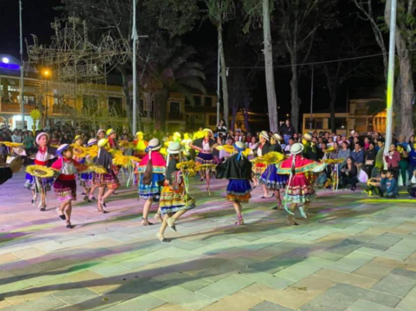 Hubo danzas en la apertura de las festividades en la parroquia lojana.