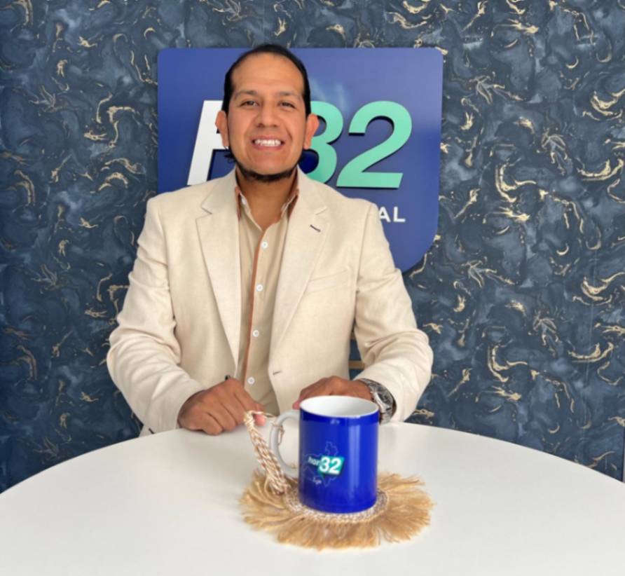Israel Salazar lleva alrededor de 26 años en la música.
