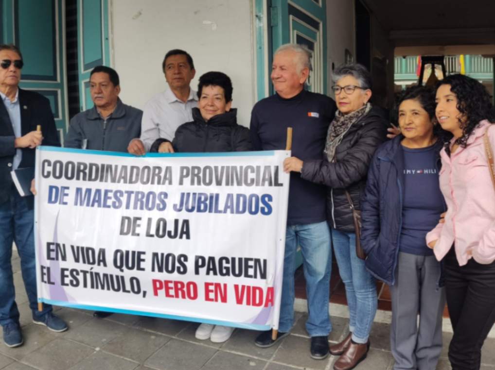 Los docentes acudieron ayer a hablar con la gobernadora, Alexandra Jara Minga.