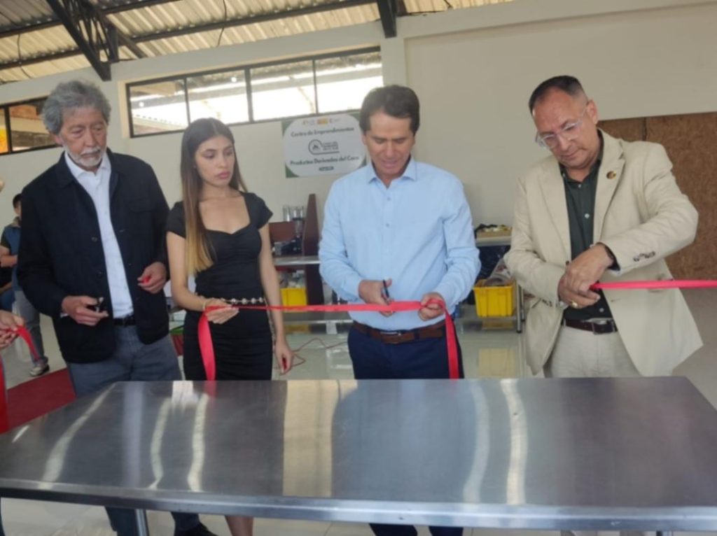 José Luis Ojeda, directivo de la Fundación CAJE, encabezó la inauguración de los emprendimientos.