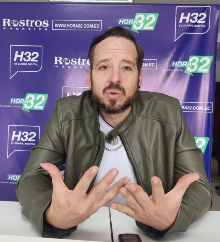 El cantautor quiteño ha paseado su talento por Cuba, Colombia, Venezuela y Chile.