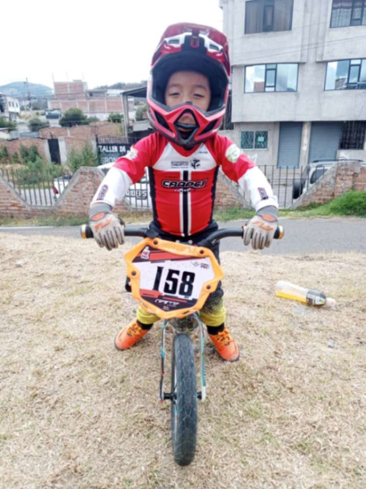 El niño viene practicando este deporte desde septiembre de 2024.