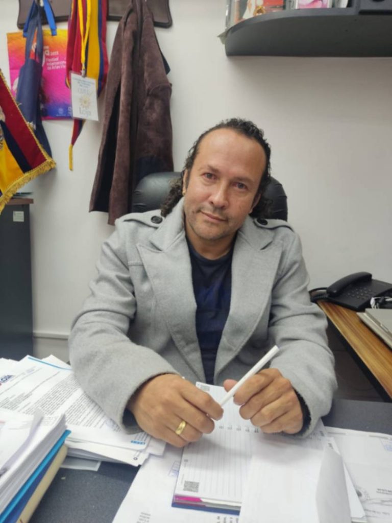 El edil manifiesta que el momento ninguno de los 11 marca el reloj biométrico y que si algún colega desea incorporar ese punto puede hacerlo.