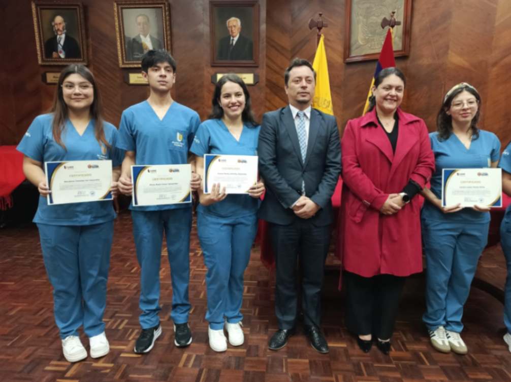 La entrega de certificados a los participantes y reconocimientos a docentes y alumnos de la universidad se realizó el viernes 12 de septiembre.