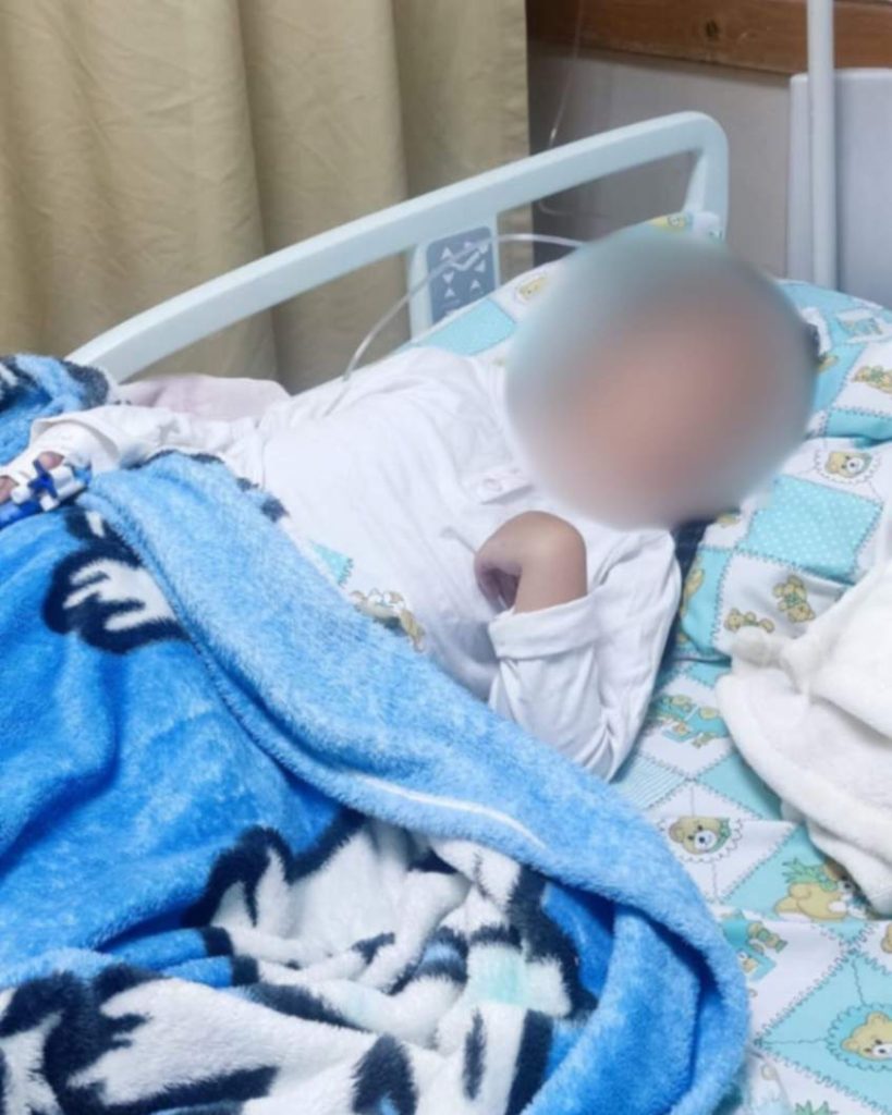 La pequeña se aferra a la esperanza de vivir y disfrutar como el resto de niños de su edad.