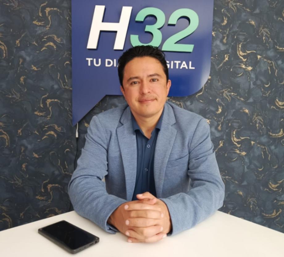 Christian León Celi, director de la maestría, invita a los profesionales a actualizar sus conocimientos para liderar soluciones ambientales desde el sur del país.