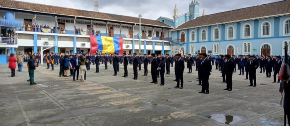 El evento cívico se cumplió en las instalaciones del plantel fiscomisional, el último viernes, 26 de septiembre.