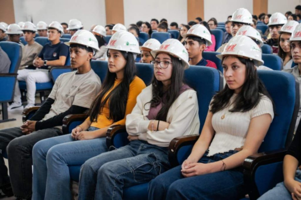 Estudiantes de Arquitectura Sostenible e Ingeniera Civil de la UNL iniciaron clases este 29 de septiembre de 2025.