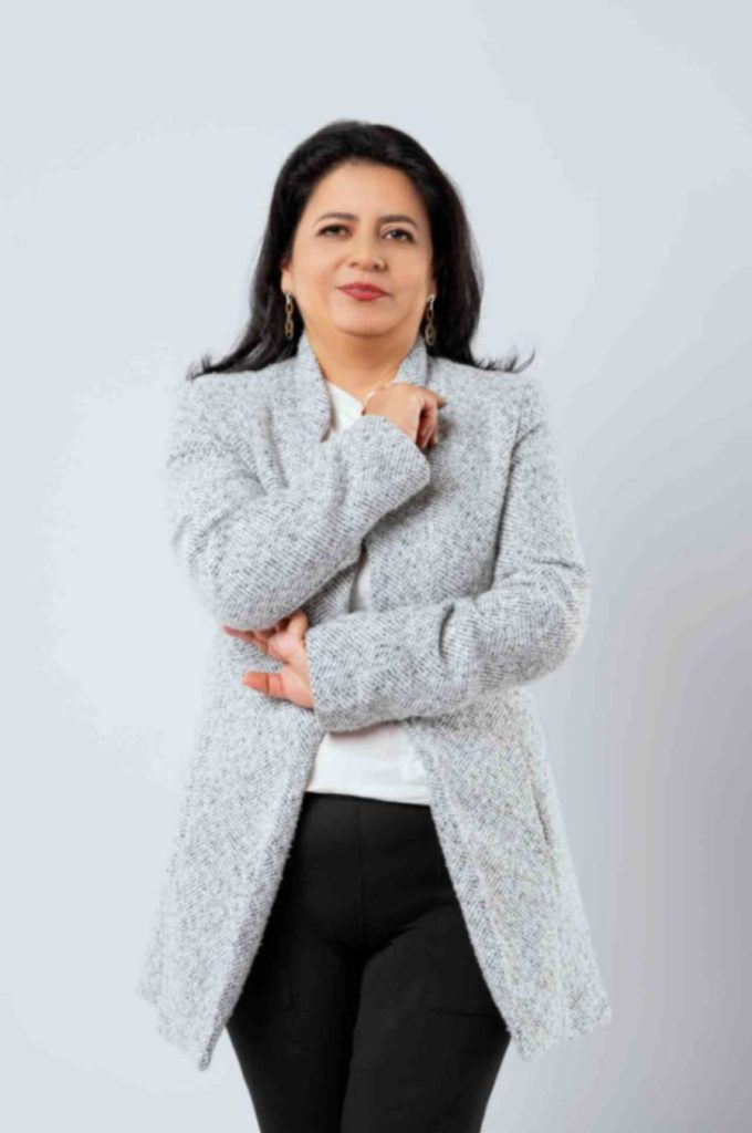 María Gómez, rectora del Instituto Superior Tecnológico ‘Daniel Álvarez Burneo’.