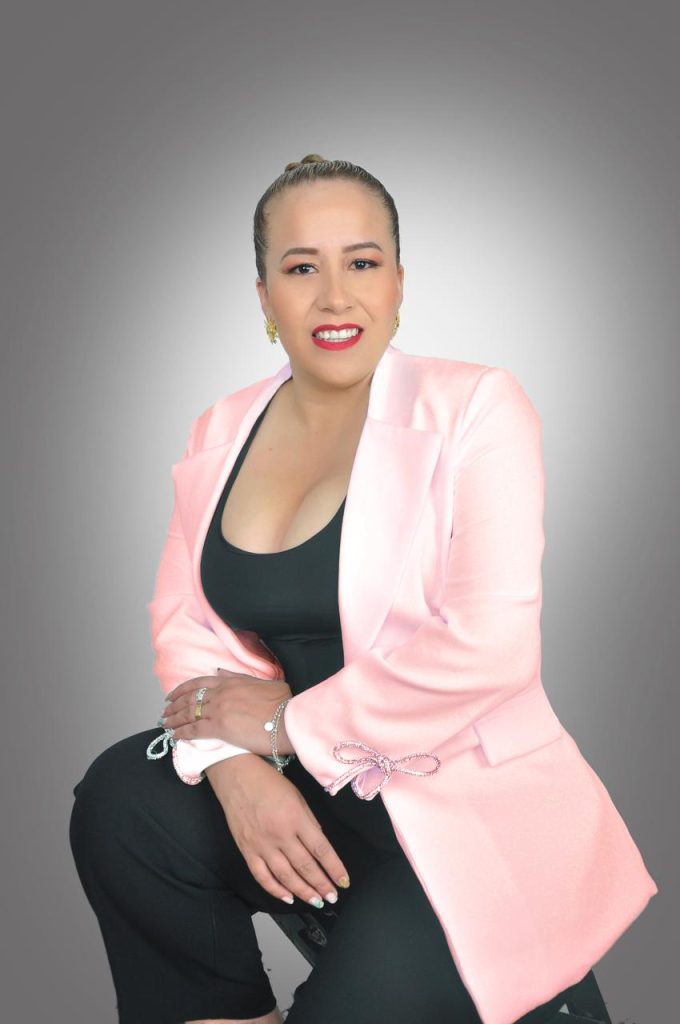 En sus tiempos libres, Andrea disfruta de la lectura y escuchar podcast. 