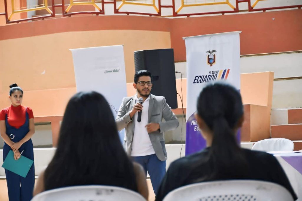 El funcionario ha sido identificado siempre con el liderazgo juvenil y la capacitación en temas sociales.