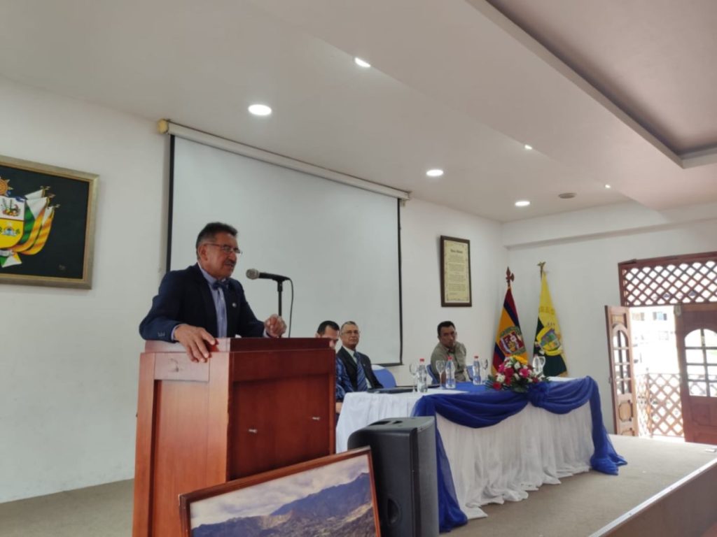 El autor dijo que la obra es una fuente de consulta para estudiantes de escuela, colegio y universidad.