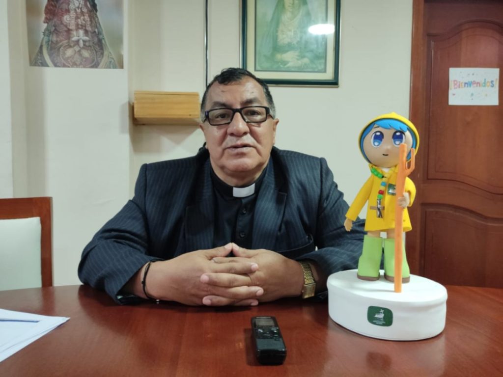 El padre Néstor Alcívar Chávez invita a los eventos que cuentan con la anuencia de la Dirección Distrital de Educación.