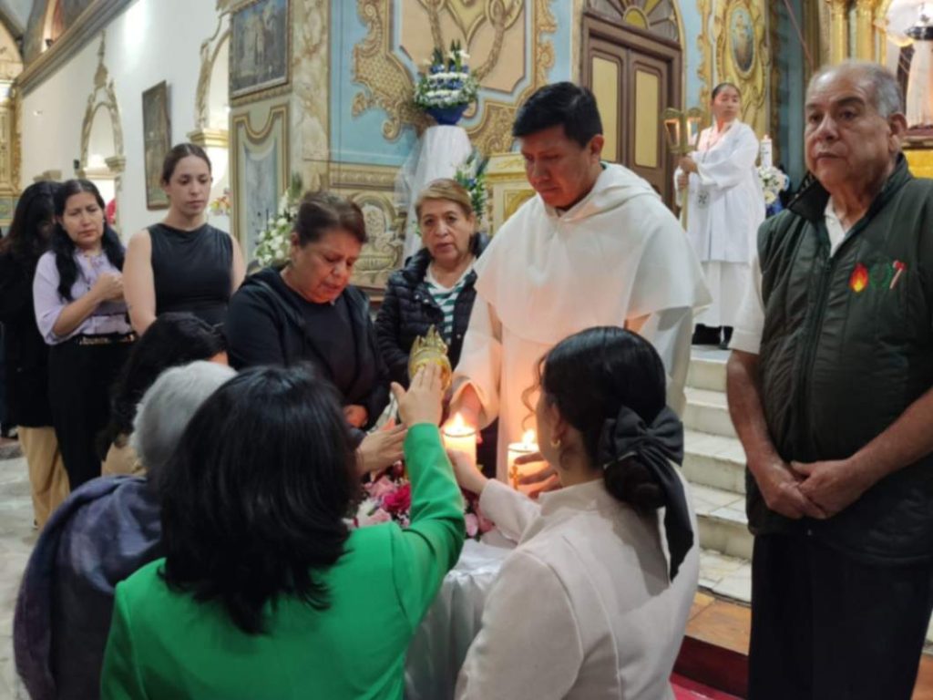 En el marco de la novena, las reliquias del santo fueron veneradas por los fieles católicos.