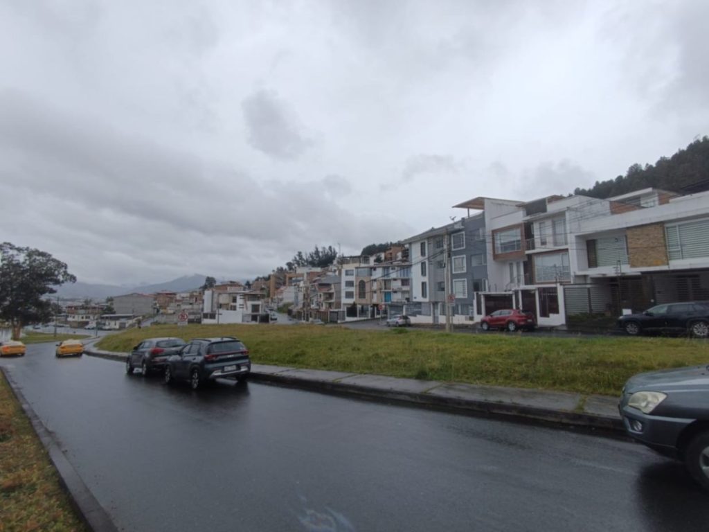 El espacio se encuentra ubicado al suroriente de la ciudad de Loja.