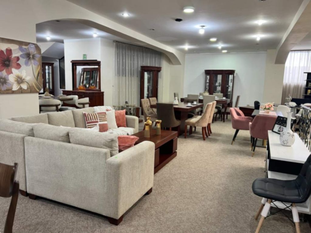 Durante la feria atenderá de 09:30 a 19:30, sin cerrar al mediodía, incluidos los fines de semana.